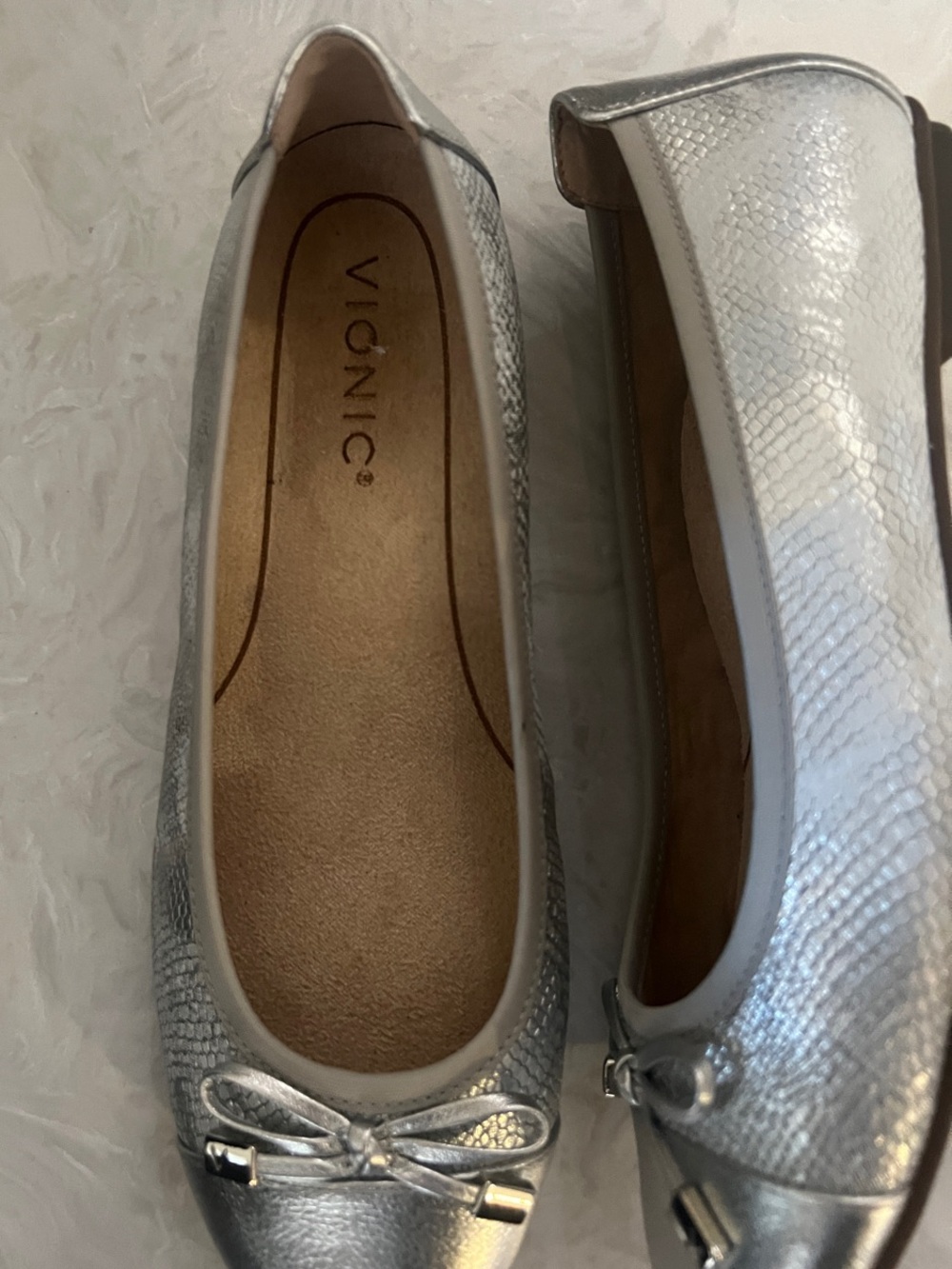 Like new Vionic Silver Textured Ballet Flats with Bow Accent